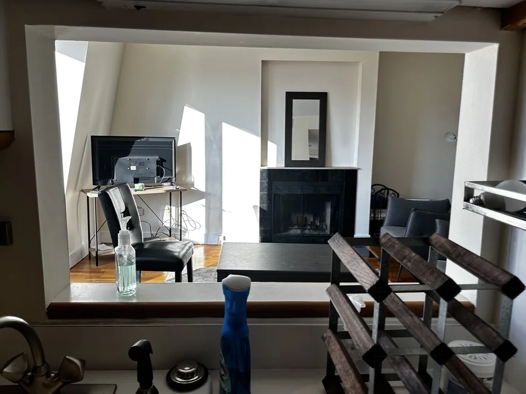 1 bed, 1 bath apartment for rent at 201 Newbury Unit 407, Back Bay — photo 5 of 13