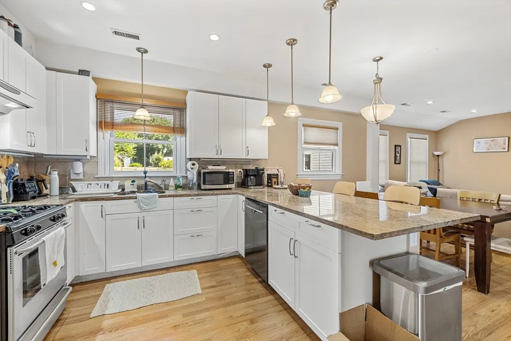 3 bed, 1 bath apartment for rent at 201 Norfolk St Unit 1, The Port — photo 4 of 30