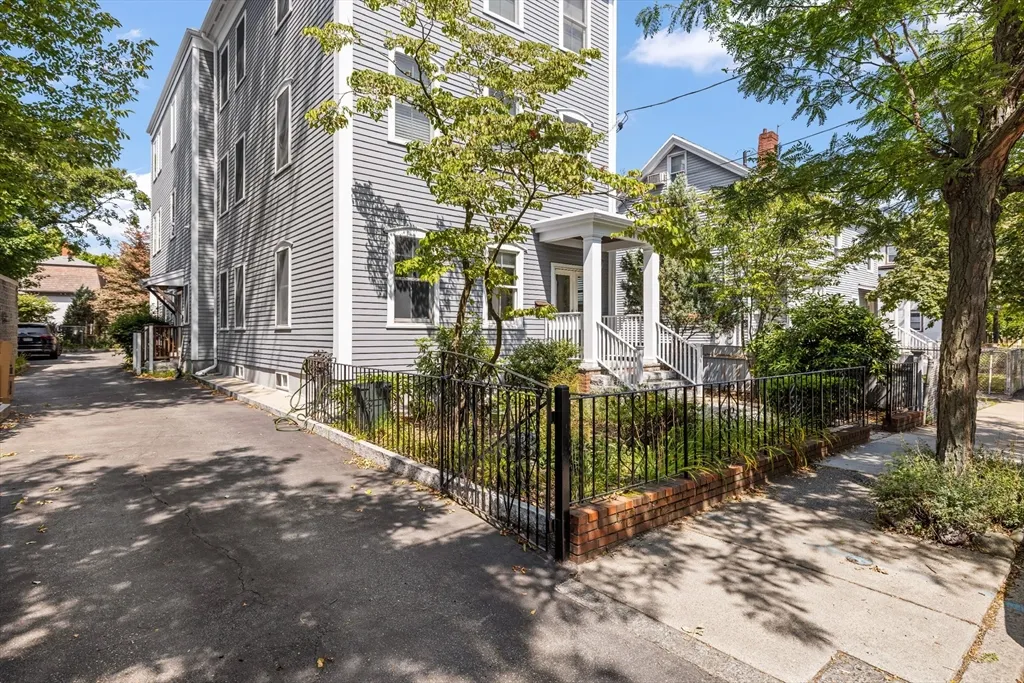 3 bed, 1 bath apartment for rent at 201 Norfolk St Unit 1, The Port — photo 29 of 30