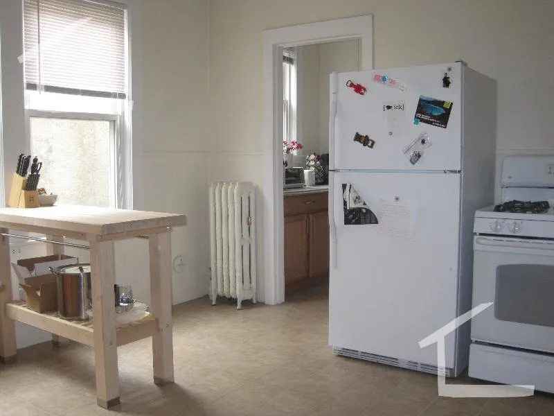 3 bed, 1 bath apartment for rent at 201 Rawson Rd Unit 3, Aspinwall Hill — photo 4 of 11