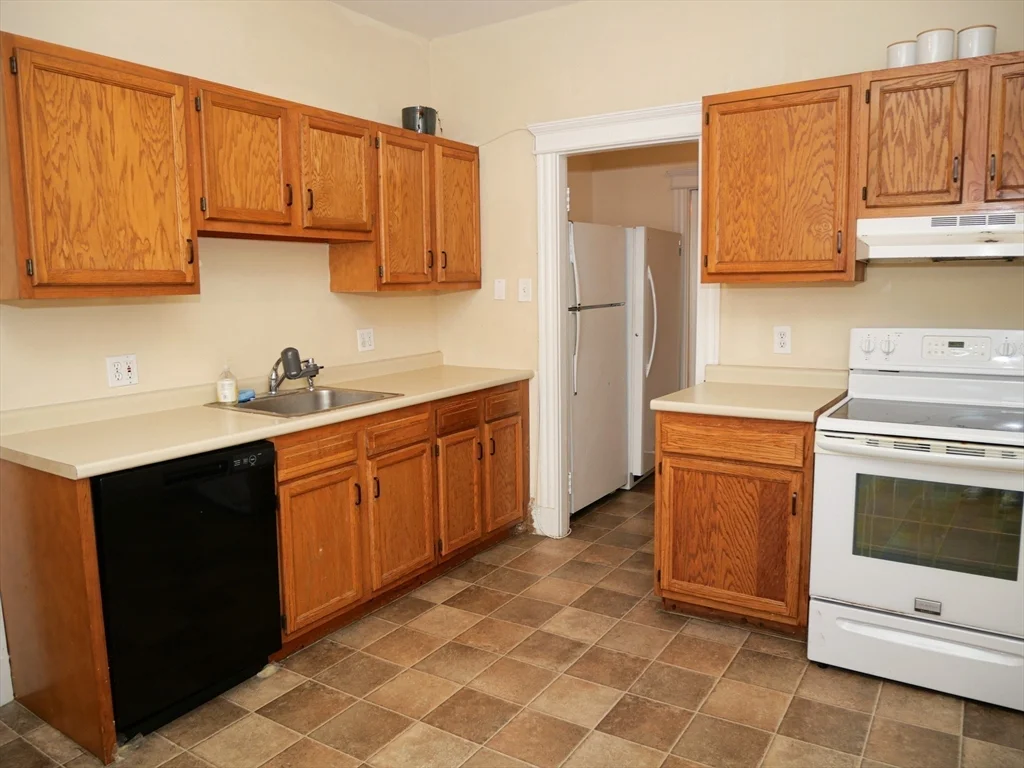 4 bed, 2 bath apartment for rent at 201 Saint Paul St Unit 22T, Brookline — photo 2 of 15