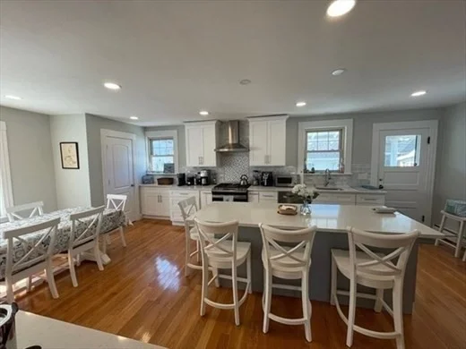 4 bed, 2 bath apartment for rent at 201 Samoset Ave, Hull — photo 4 of 23