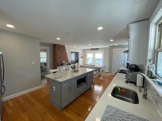 4 bed, 2 bath apartment for rent at 201 Samoset Ave, Hull — photo 5 of 23