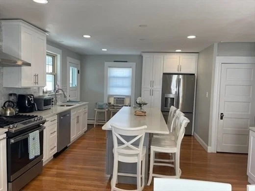 4 bed, 2 bath apartment for rent at 201 Samoset Ave, Hull — photo 6 of 23
