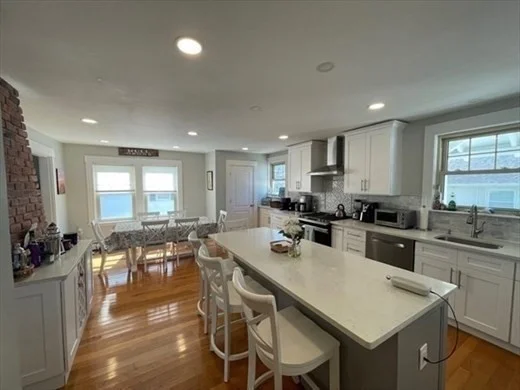 4 bed, 2 bath apartment for rent at 201 Samoset Ave, Hull — photo 3 of 23
