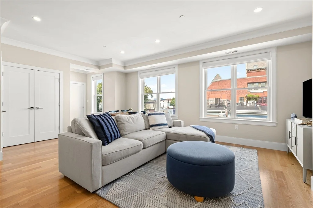 3 bed, 2 bath apartment for rent at 201 W 8th St Unit 3A, South Boston — photo 10 of 32