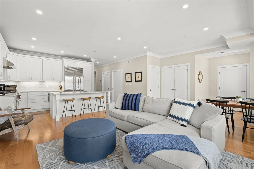 3 bed, 2 bath apartment for rent at 201 W 8th St Unit 3A, South Boston — photo 8 of 32