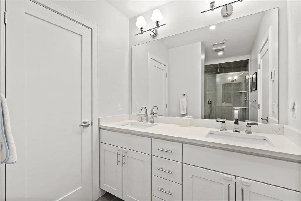3 bed, 2 bath apartment for rent at 201 W 8th St Unit 3A, South Boston — photo 21 of 32