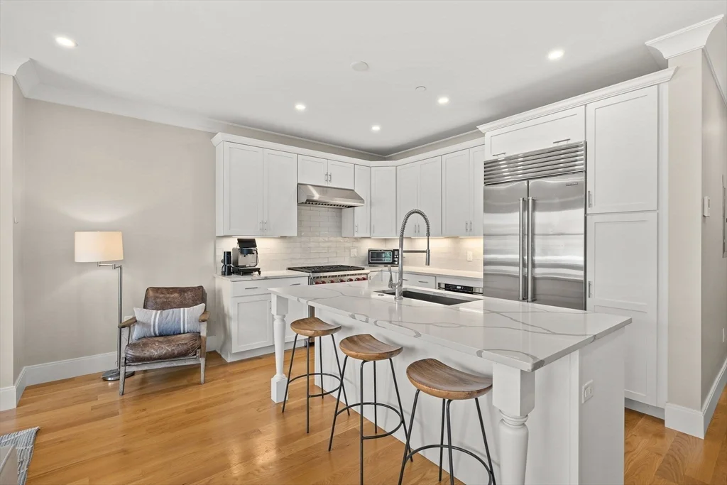 3 bed, 2 bath apartment for rent at 201 W 8th St Unit 3A, South Boston — photo 2 of 32