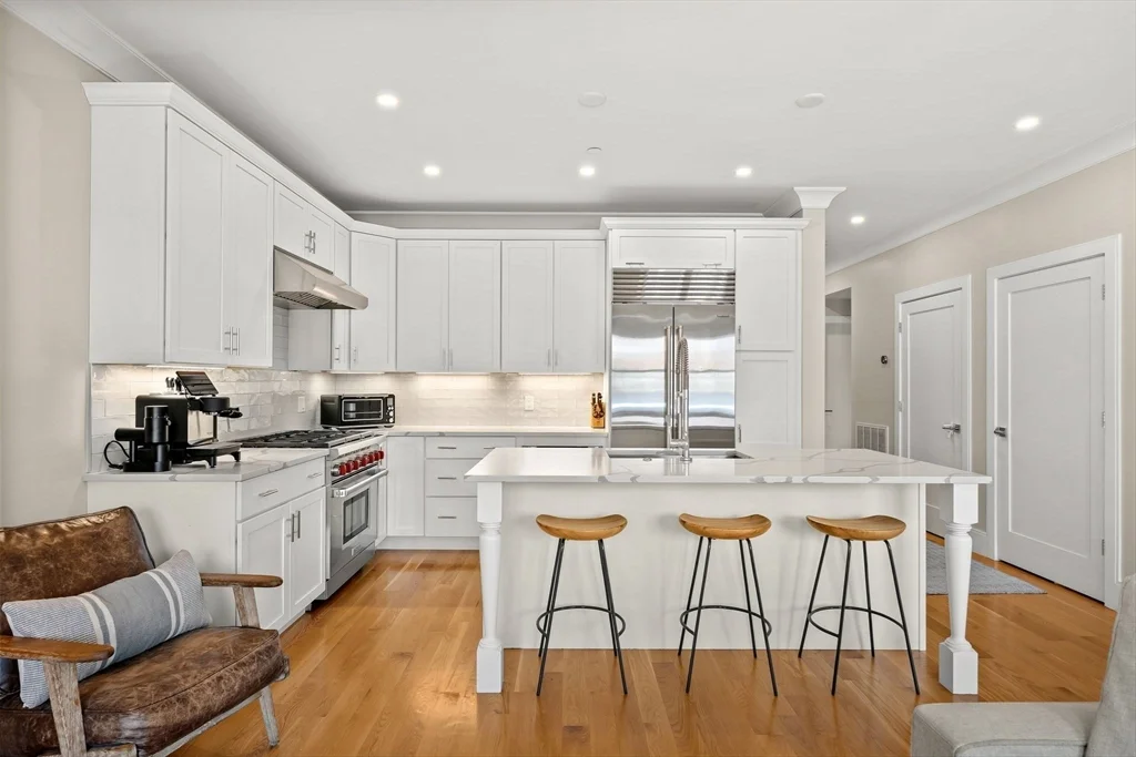 3 bed, 2 bath apartment for rent at 201 W 8th St Unit 3A, South Boston — photo 4 of 32
