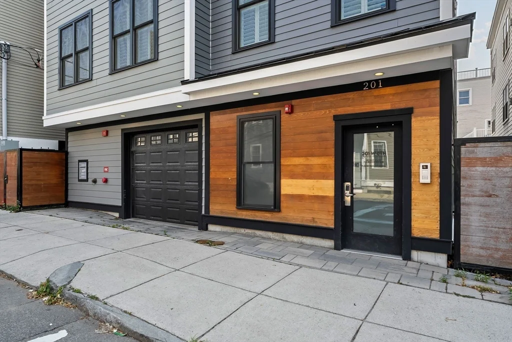 3 bed, 2 bath apartment for rent at 201 W 8th St Unit 3A, South Boston — photo 30 of 32