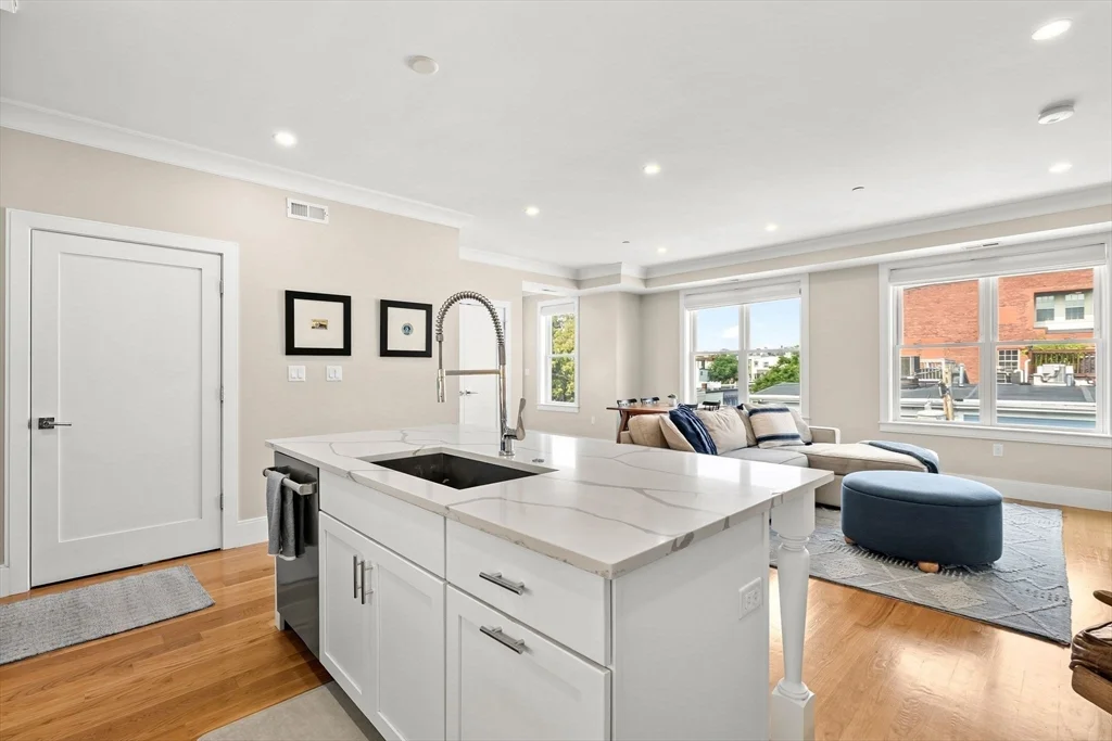 3 bed, 2 bath apartment for rent at 201 W 8th St Unit 3A, South Boston — photo 6 of 32