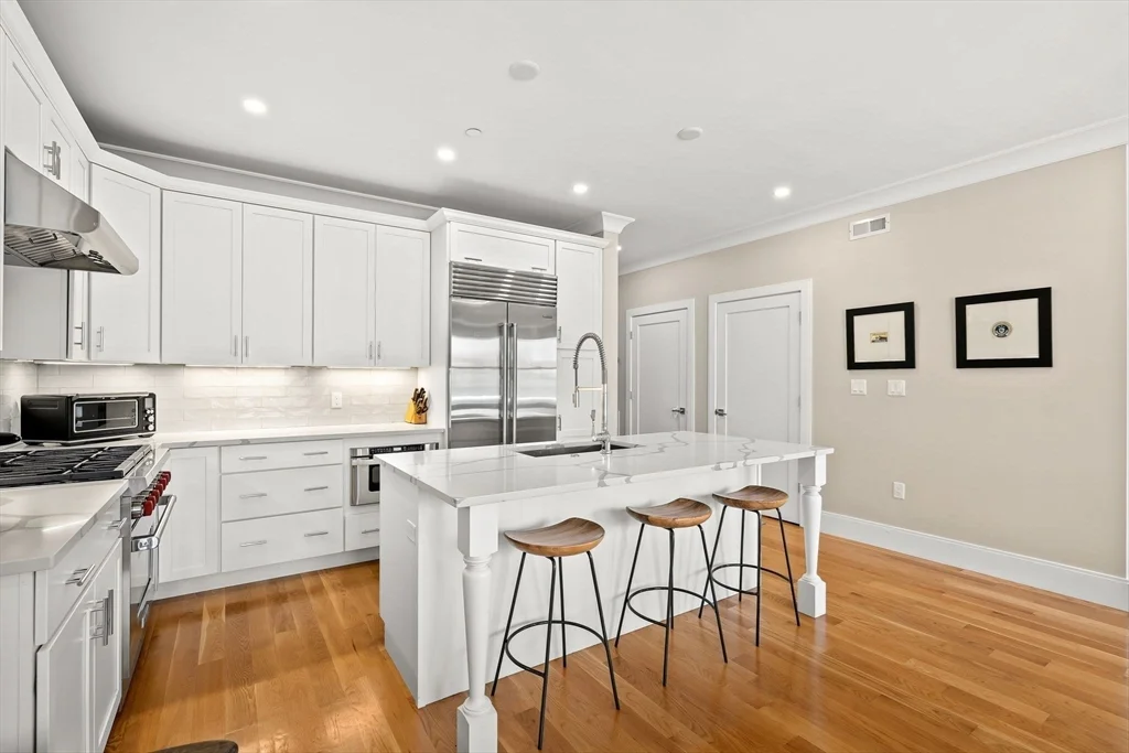 3 bed, 2 bath apartment for rent at 201 W 8th St Unit 3A, South Boston — photo 5 of 32