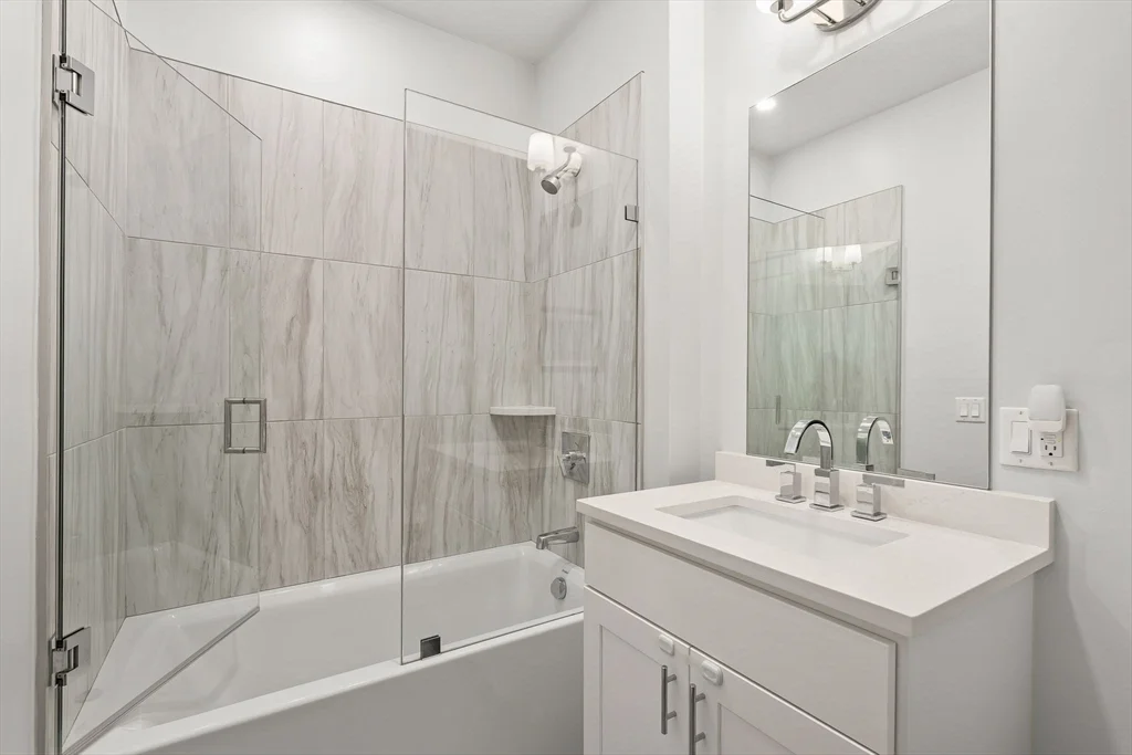 3 bed, 2 bath apartment for rent at 201 W 8th St Unit 3A, South Boston — photo 17 of 32
