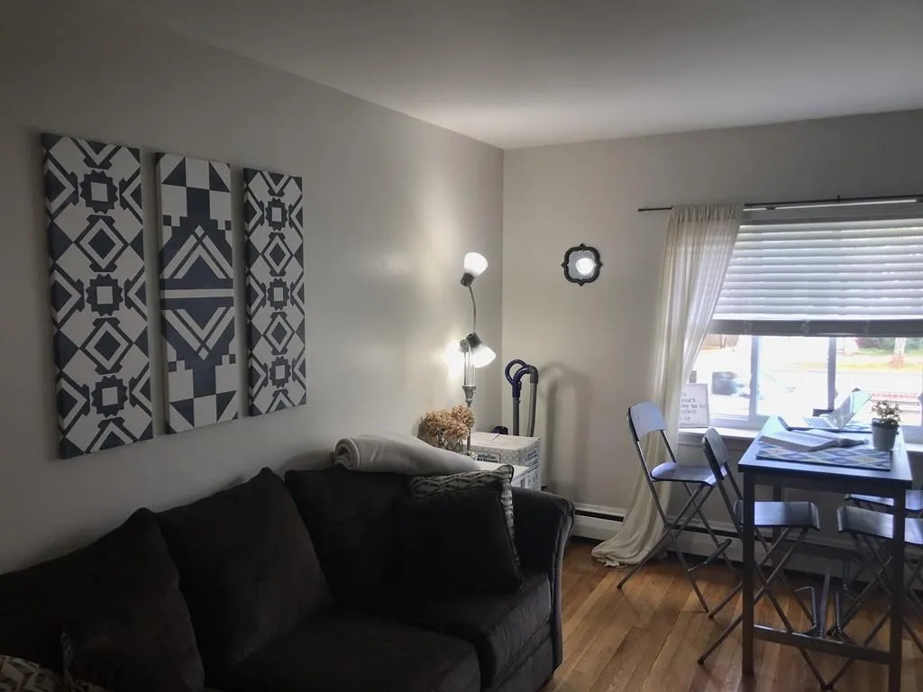 2 bed, 1 bath apartment for rent at 2012 Commonwealth Ave Unit 1E, Brighton