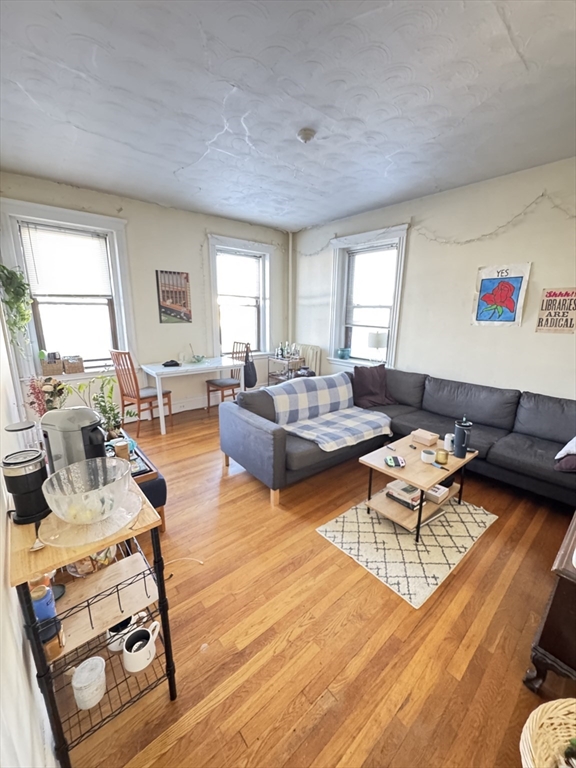 1 bed, 1 bath apartment for rent at 2013 Commonwealth Ave Unit 1R, Brighton — photo 4 of 9