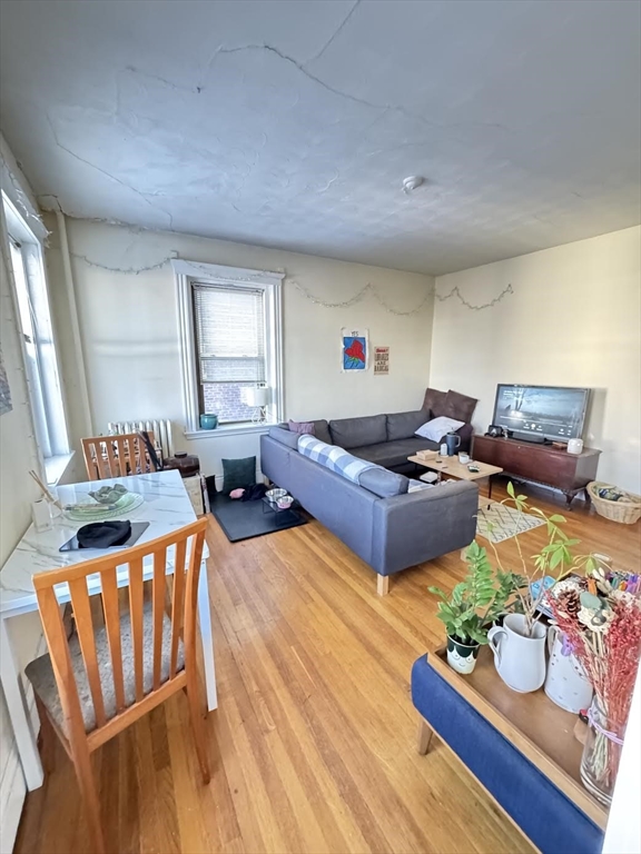 1 bed, 1 bath apartment for rent at 2013 Commonwealth Ave Unit 1R, Brighton
