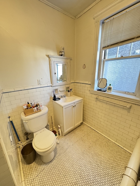 1 bed, 1 bath apartment for rent at 2013 Commonwealth Ave Unit 1R, Brighton — photo 8 of 9