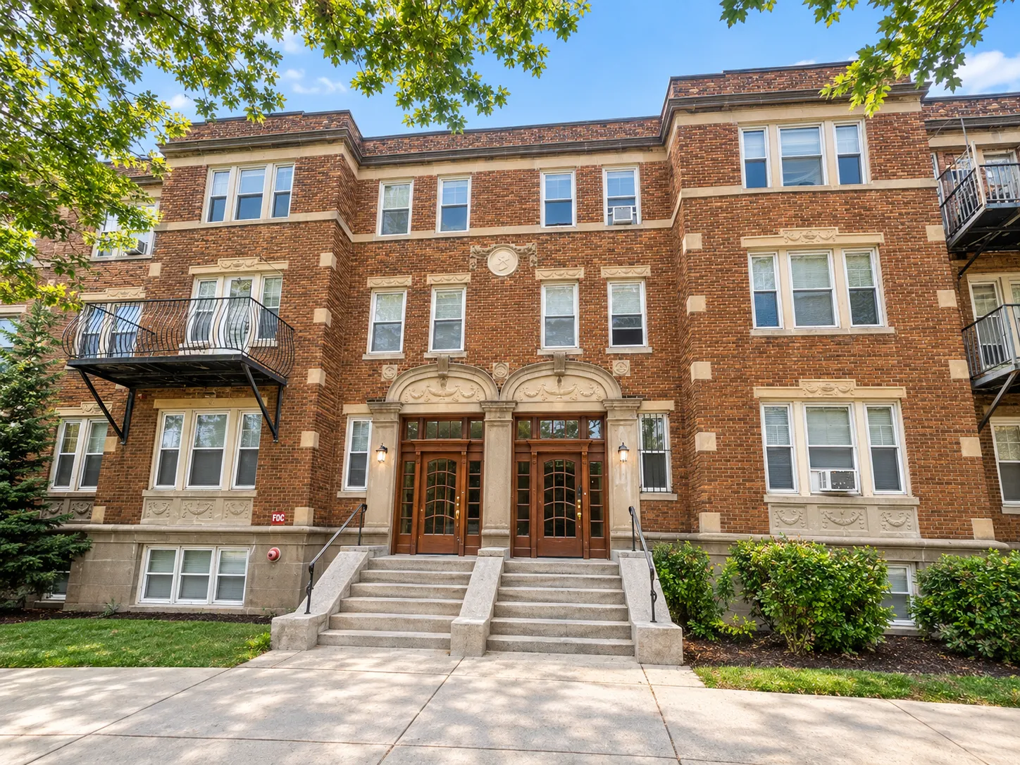 2 bed, 1 bath apartment for rent at 2017 Commonwealth Ave Unit 6, Brighton