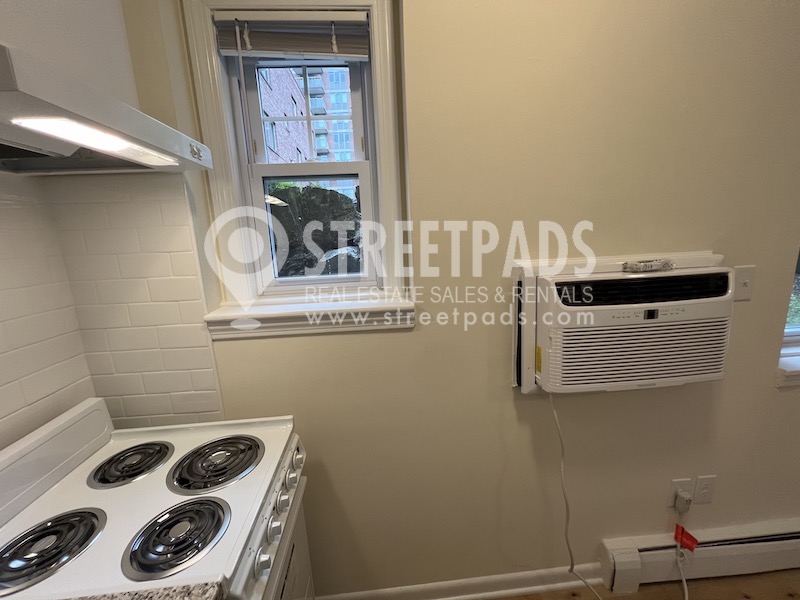 1 bed, 1 bath apartment for rent at 2018 Commonwealth Ave Unit 1, Brighton — photo 3 of 23
