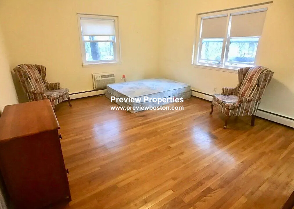 Studio bed, 1 bath apartment for rent at 2018 Commonwealth Ave Unit 22P, Brighton — photo 1 of 7