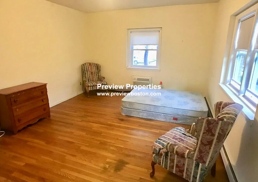 Studio bed, 1 bath apartment for rent at 2018 Commonwealth Ave Unit 22P, Brighton — photo 2 of 7