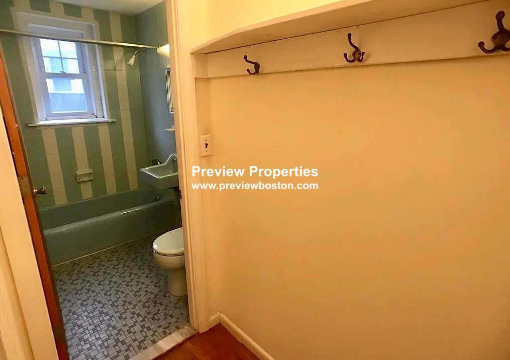 Studio bed, 1 bath apartment for rent at 2018 Commonwealth Ave Unit 22P, Brighton — photo 6 of 7