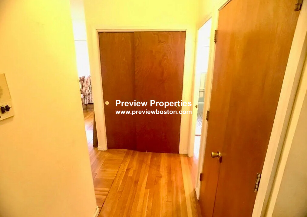 Studio bed, 1 bath apartment for rent at 2018 Commonwealth Ave Unit 22P, Brighton — photo 5 of 7