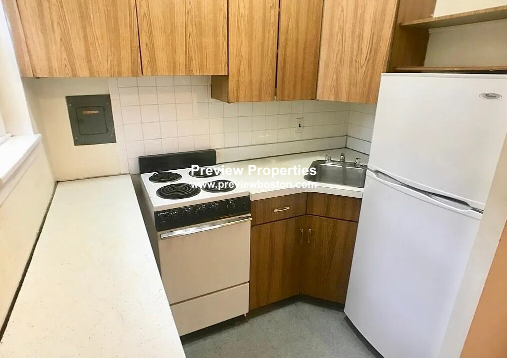 Studio bed, 1 bath apartment for rent at 2018 Commonwealth Ave Unit 22P, Brighton — photo 4 of 7