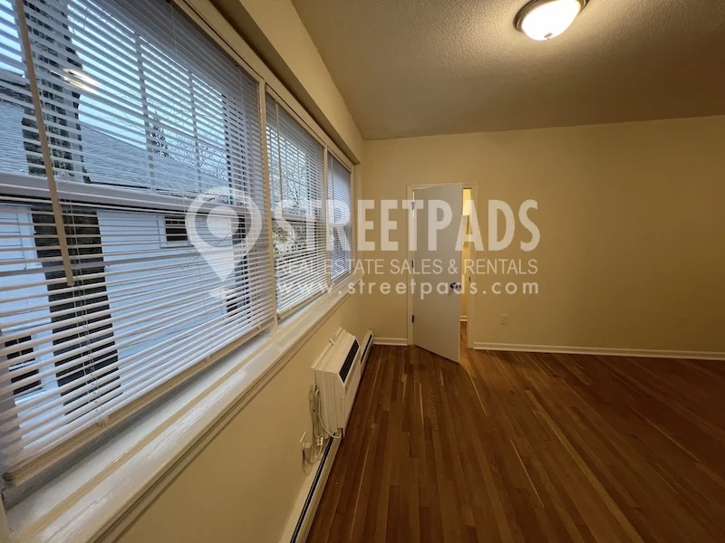 Studio bed, 1 bath apartment for rent at 2018 Commonwealth Ave Unit 23, Brighton — photo 4 of 20