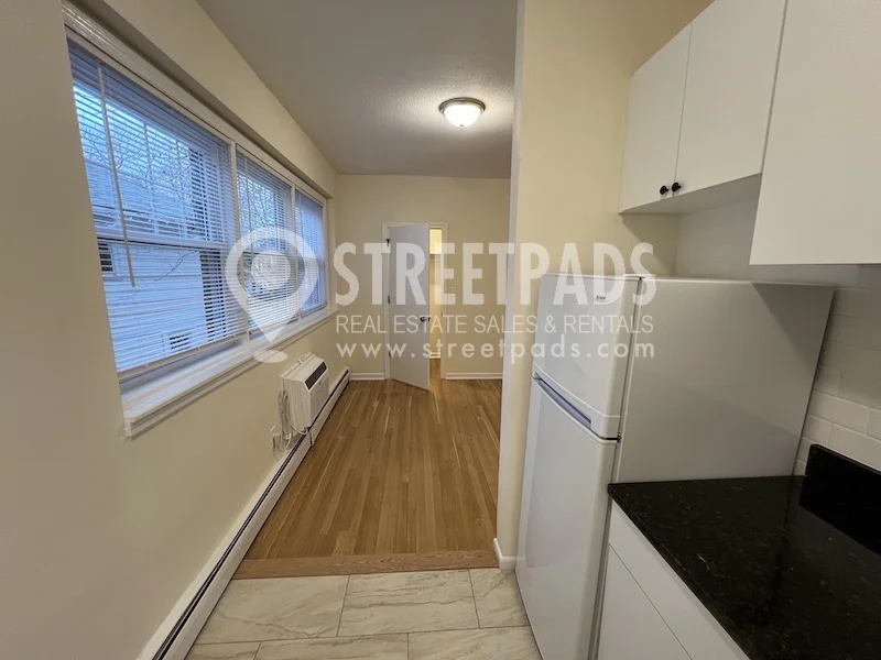 Studio bed, 1 bath apartment for rent at 2018 Commonwealth Ave Unit 23, Brighton — photo 3 of 20