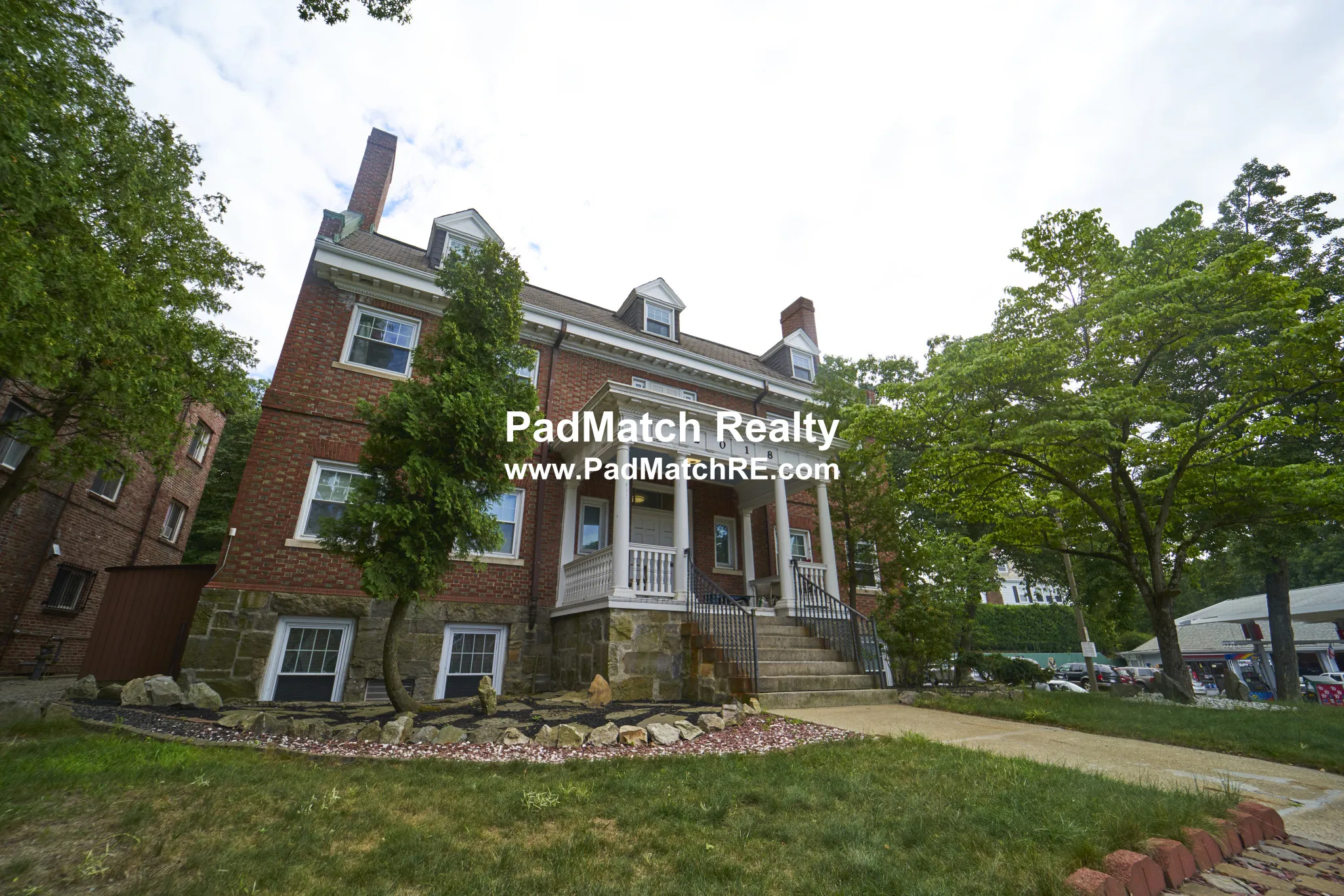 Studio bed, 1 bath apartment for rent at 2018 Commonwealth Ave Unit 28, Brighton — photo 1 of 4