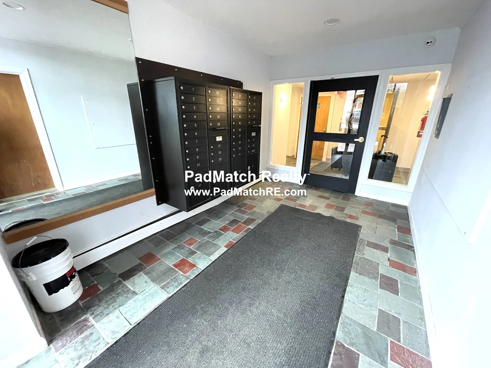 Studio bed, 1 bath apartment for rent at 2018 Commonwealth Ave Unit 28, Brighton — photo 3 of 4