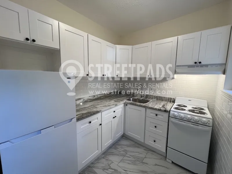 Studio bed, 1 bath apartment for rent at 2018 Commonwealth Ave Unit 31, Brighton — photo 2 of 21