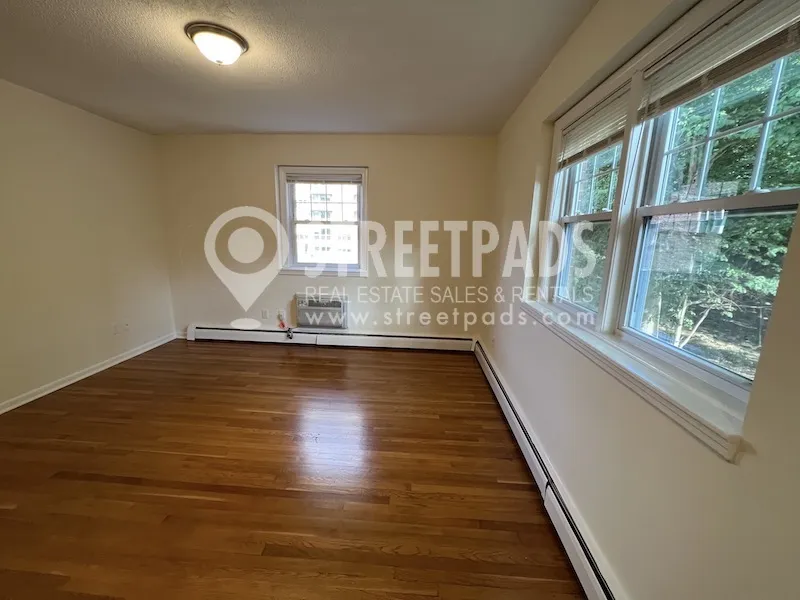 Studio bed, 1 bath apartment for rent at 2018 Commonwealth Ave Unit 32, Brighton — photo 3 of 24