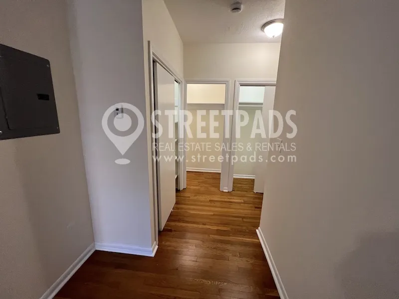 Studio bed, 1 bath apartment for rent at 2018 Commonwealth Ave Unit 32, Brighton — photo 8 of 24