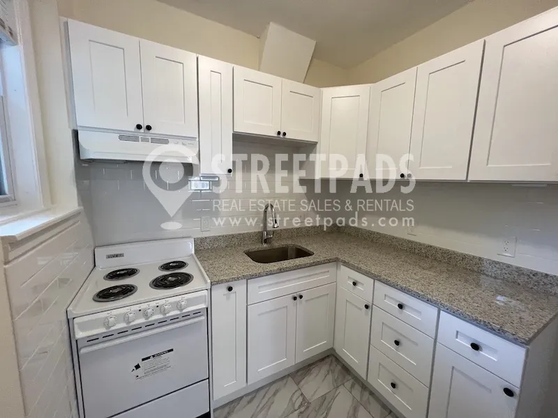 Studio bed, 1 bath apartment for rent at 2018 Commonwealth Ave Unit 32, Brighton — photo 2 of 24