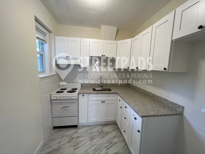 Studio bed, 1 bath apartment for rent at 2018 Commonwealth Ave Unit 32, Brighton