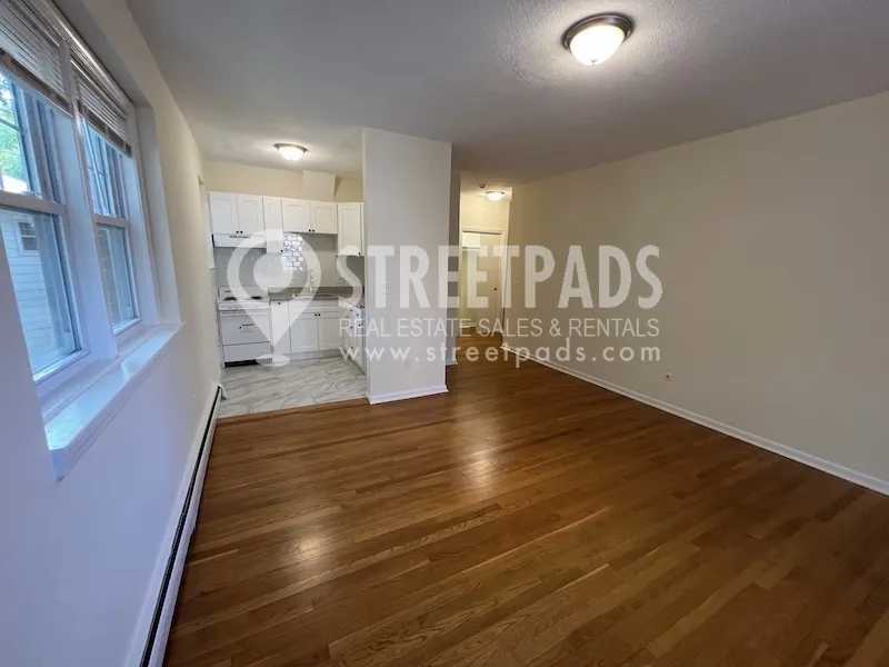 Studio bed, 1 bath apartment for rent at 2018 Commonwealth Ave Unit 32, Brighton — photo 4 of 24