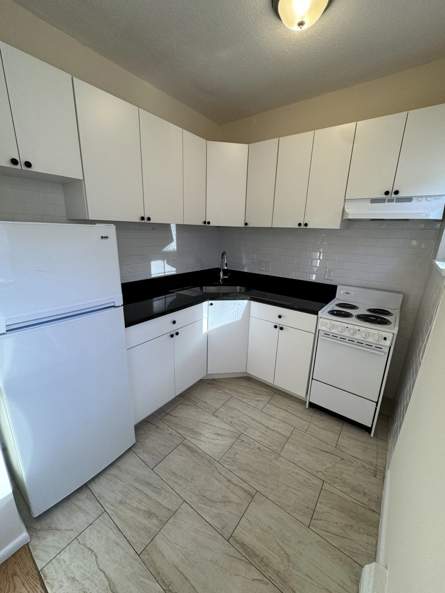 Studio bed, 1 bath apartment for rent at 2018 Commonwealth Ave Unit 33, Brighton — photo 4 of 7