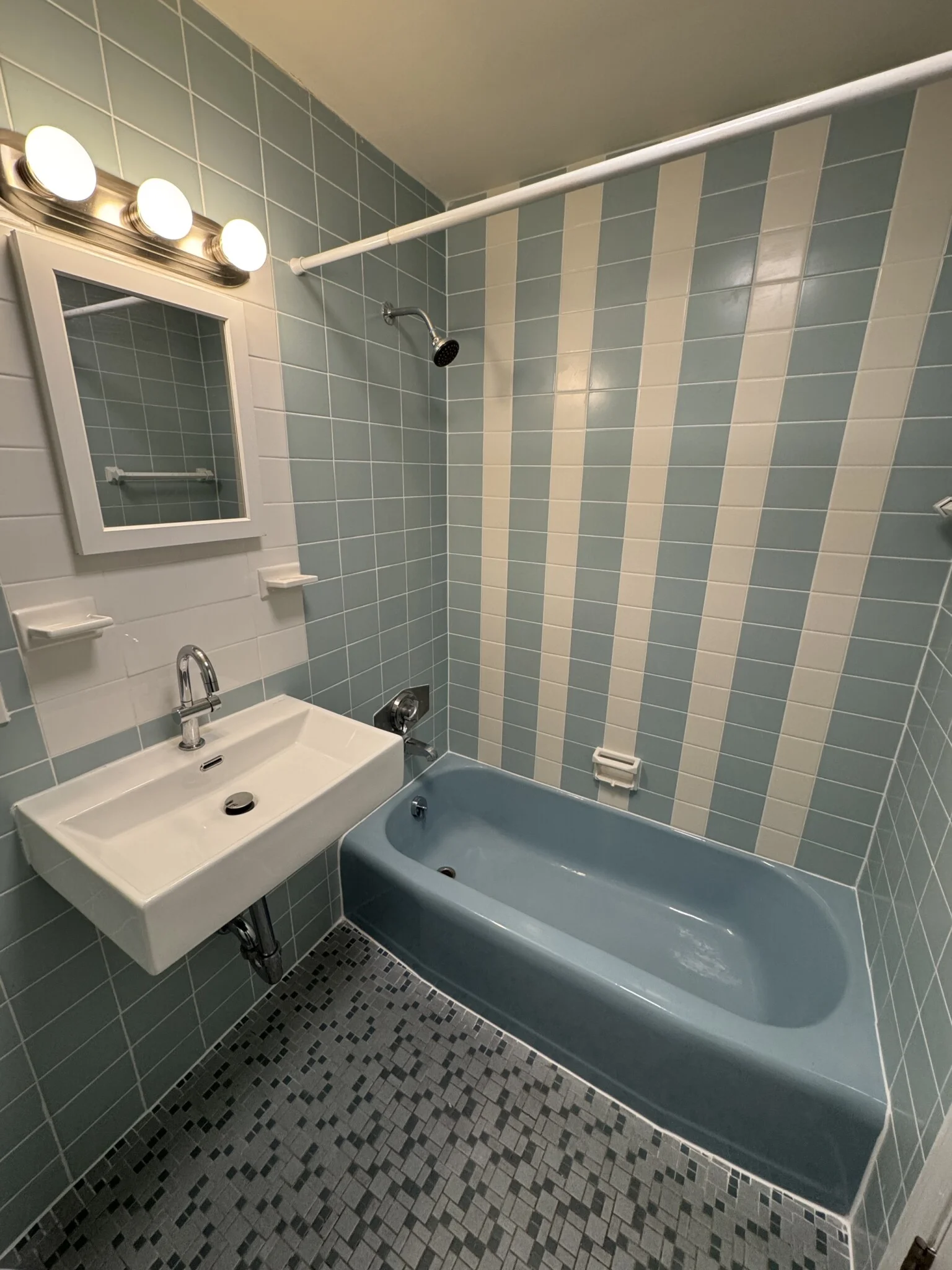 Studio bed, 1 bath apartment for rent at 2018 Commonwealth Ave Unit 33, Brighton — photo 1 of 7