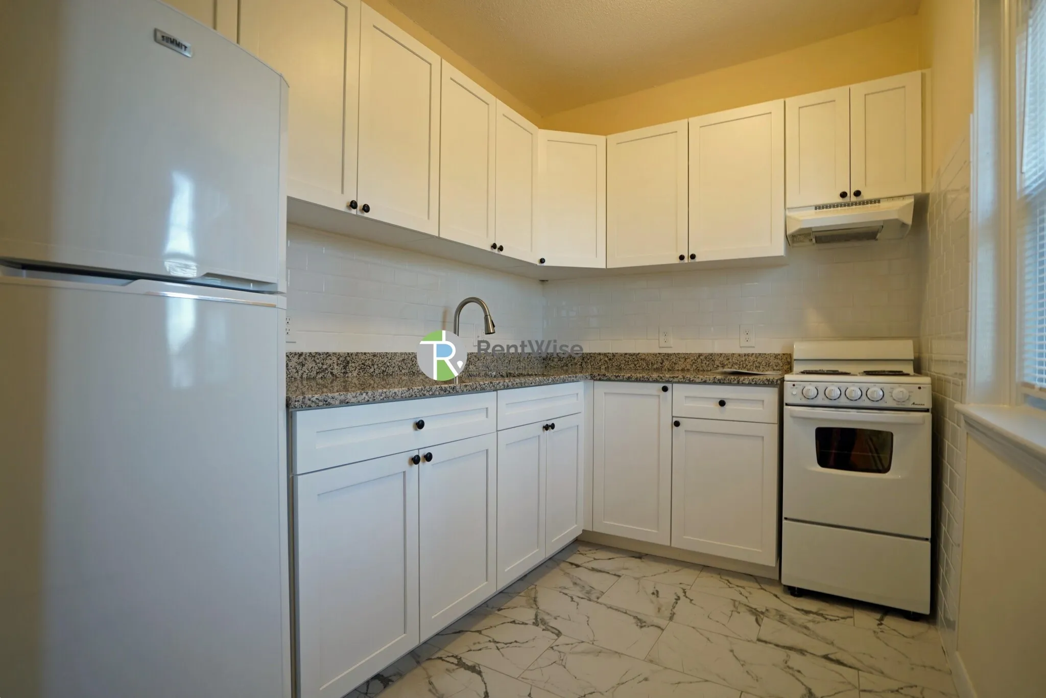 1 bed, 1 bath apartment for rent at 2018 Commonwealth Ave Unit 36, Brighton — photo 6 of 13