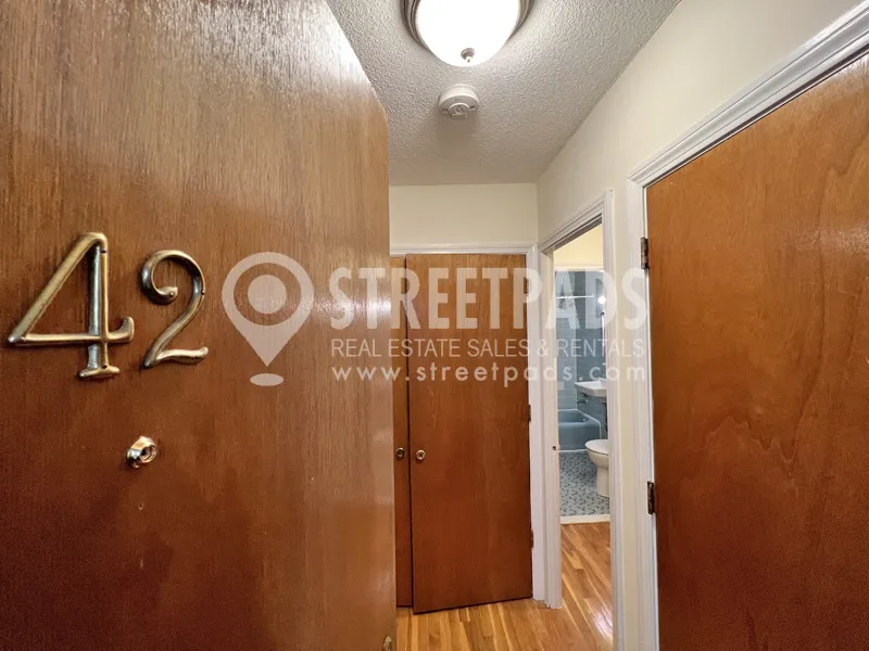 Studio bed, 1 bath apartment for rent at 2018 Commonwealth Ave Unit 42, Brighton — photo 10 of 18