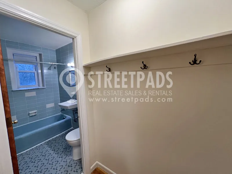 Studio bed, 1 bath apartment for rent at 2018 Commonwealth Ave Unit 42, Brighton — photo 5 of 18