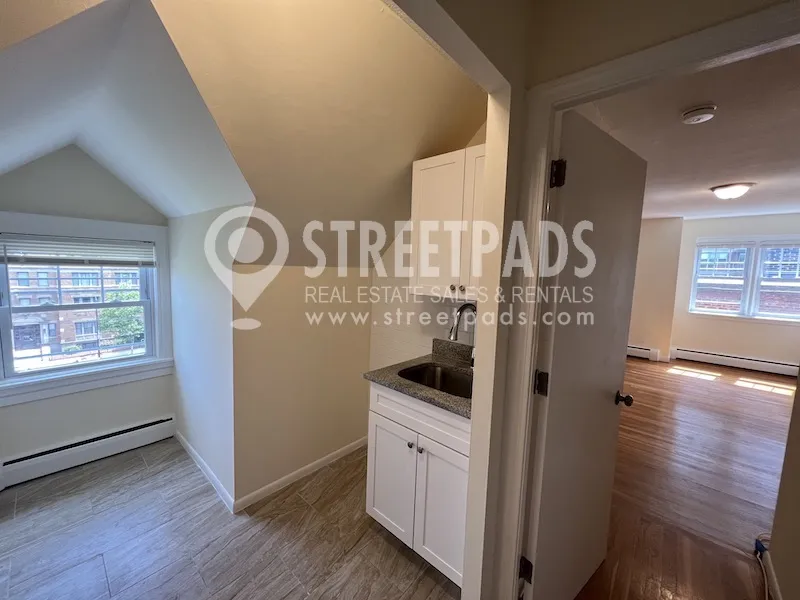 1 bed, 1 bath apartment for rent at 2018 Commonwealth Ave Unit 47, Brighton — photo 3 of 35