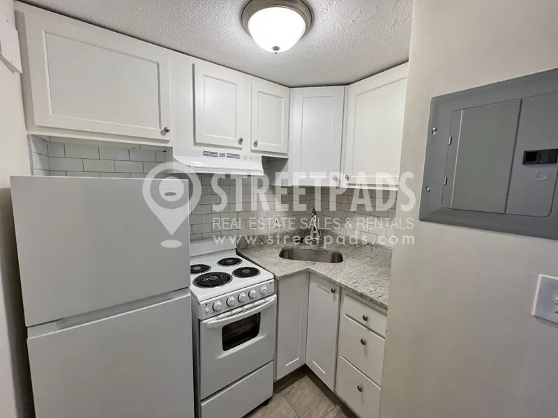 Studio bed, 1 bath apartment for rent at 2018 Commonwealth Ave Unit 7, Brighton — photo 1 of 18