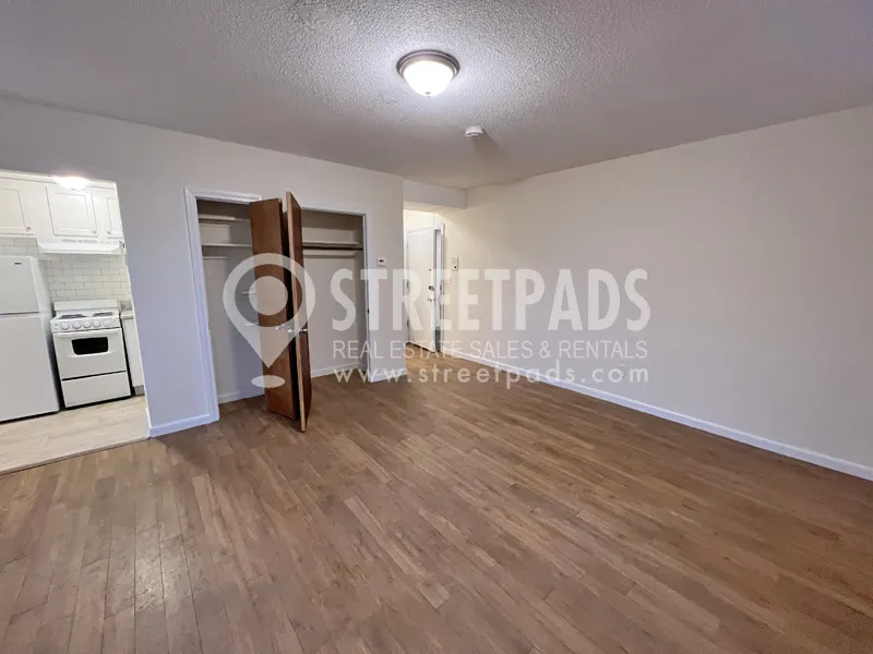 Studio bed, 1 bath apartment for rent at 2018 Commonwealth Ave Unit 7, Brighton — photo 4 of 18