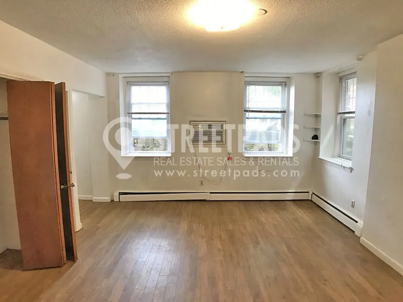 Studio bed, 1 bath apartment for rent at 2018 Commonwealth Ave Unit 8, Brighton