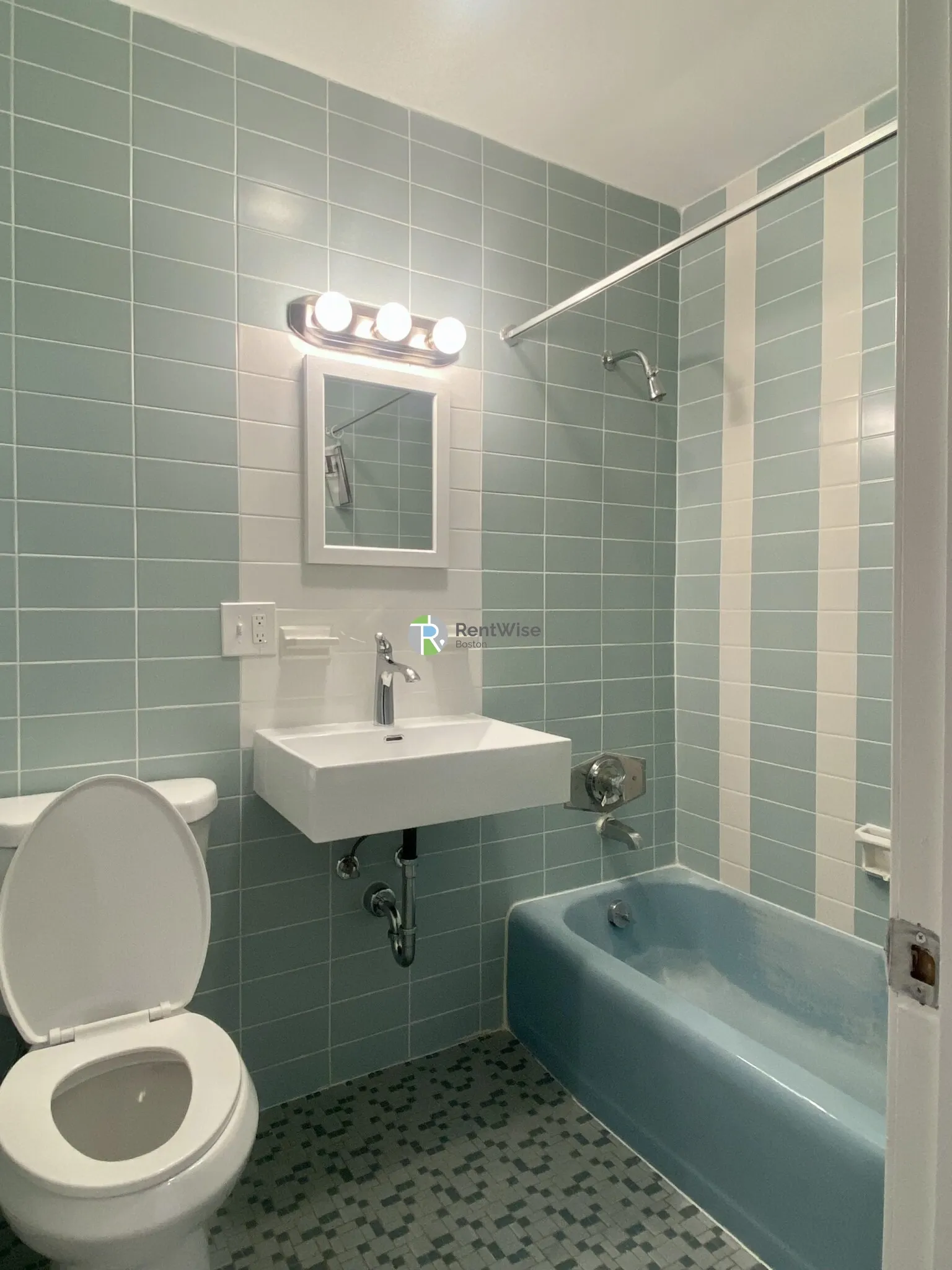 Studio bed, 1 bath apartment for rent at 2018 Commonwealth Ave Unit 9, Brighton — photo 3 of 7