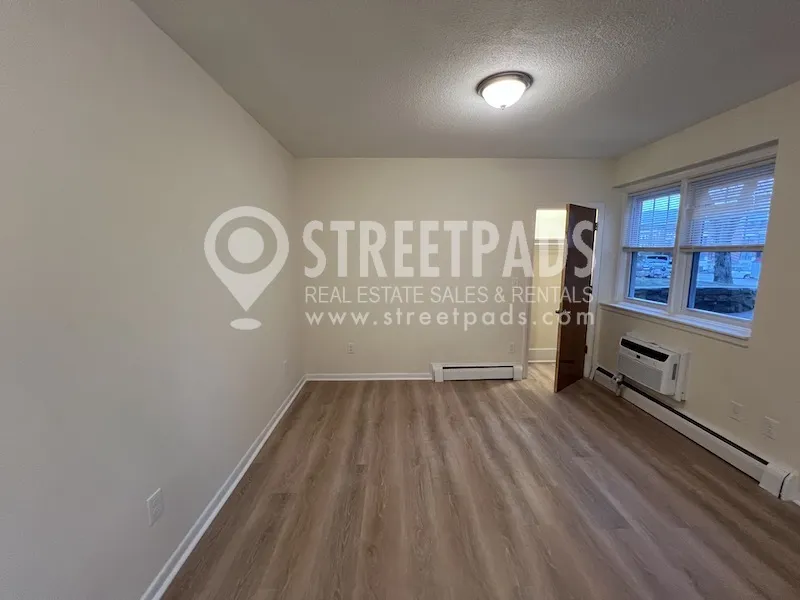 Studio bed, 1 bath apartment for rent at 2018 Commonwealth Ave Unit Unit9, Brighton — photo 3 of 21